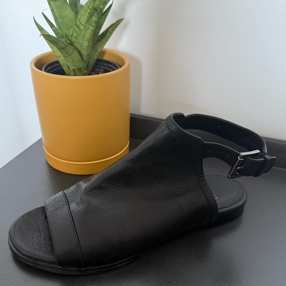 Eileen Fisher black Dakota leather flat sandals - size 5.5 - Picture 4 of 7